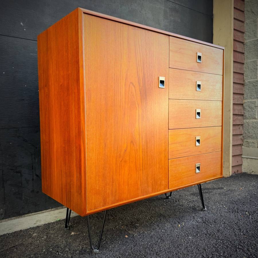Mid century modern teak atomic wardrobe dresser — photograph 3 of 6