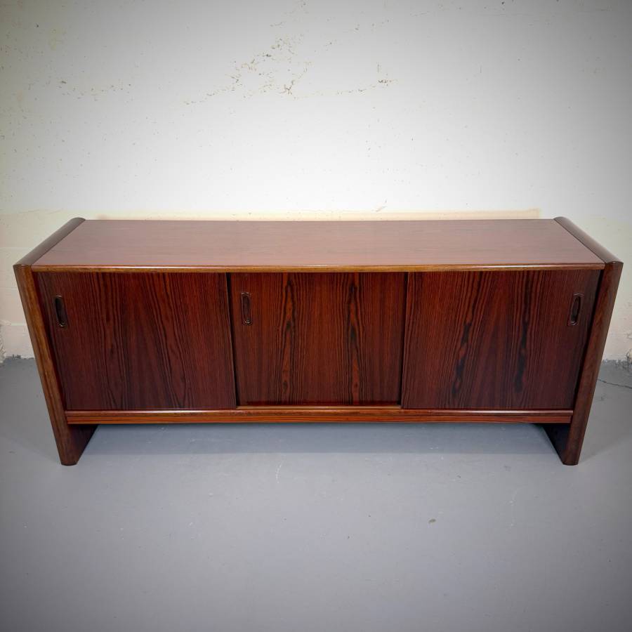 Beautiful danish modern rosewood credenza — photograph 4 of 8