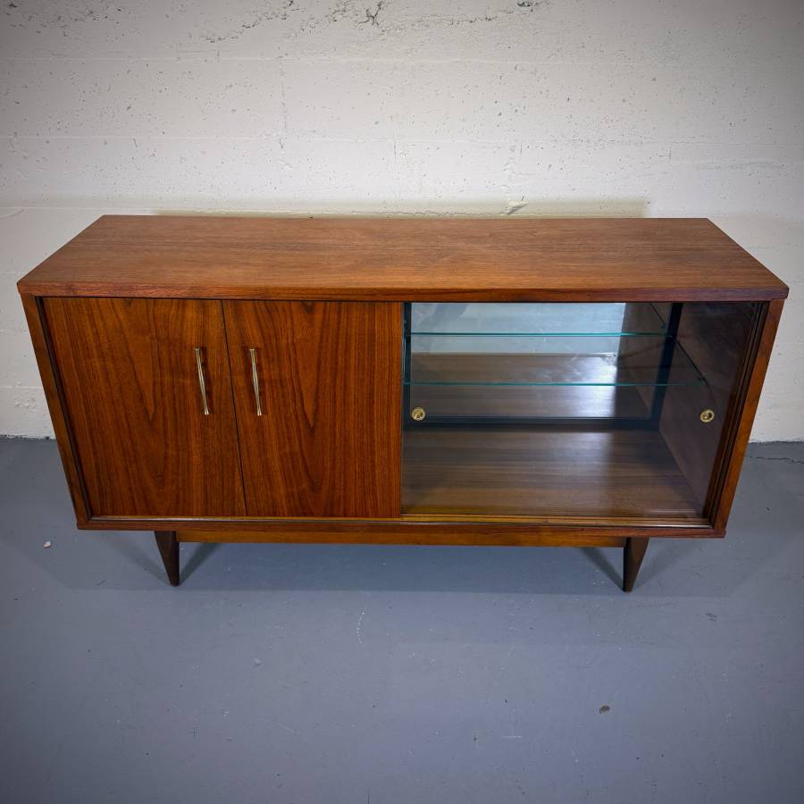 Beautiful mid century modern walnut and glass credenza — photograph 4 of 7