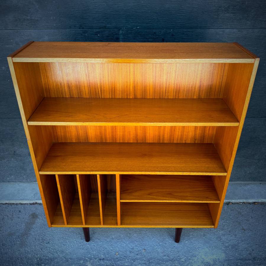 Beautiful compact mid century modern teak LP shelf — photograph 2 of 5