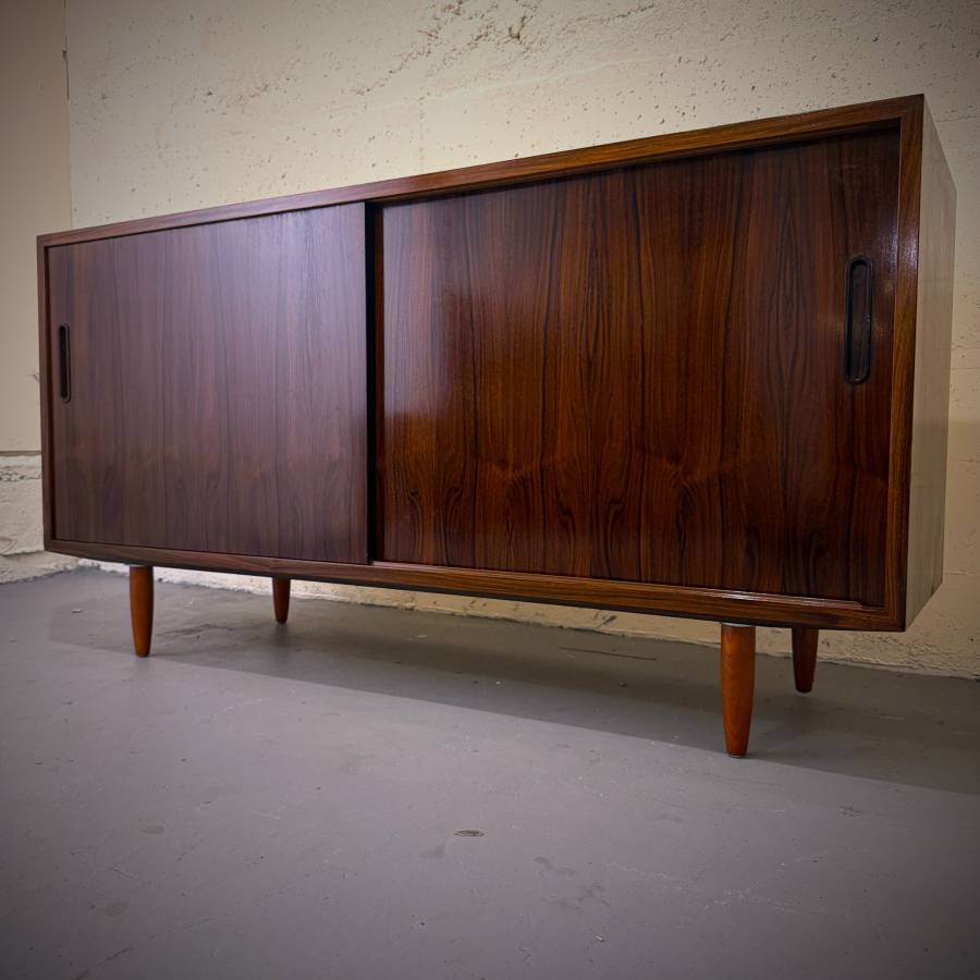 Beautiful poul hundevad danish modern rosewood credenza — photograph 3 of 7