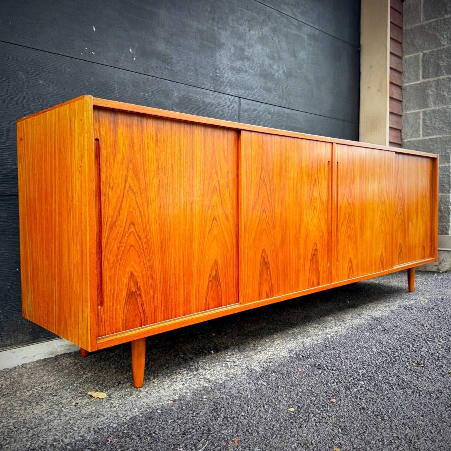 Beautiful extra long mid century modern teak four drawer credenza — photograph 3 of 9