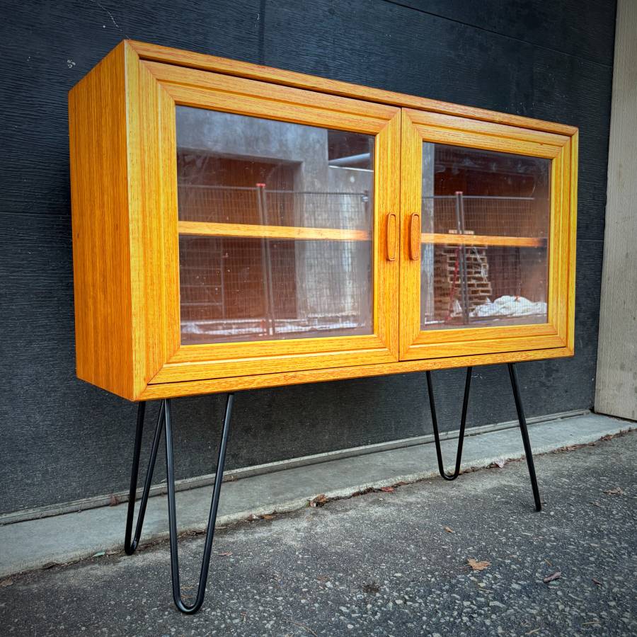 Mid century modern compact teak and glass atomic credenza — photograph 3 of 6