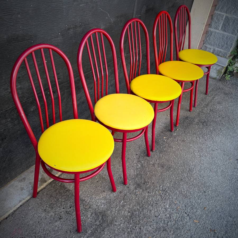 Vintage vibrant mid century modern bistro chairs — photograph 4 of 6