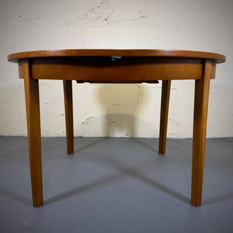 Mid century modern 1960s teak dining table from the UK — photograph 5 of 6
