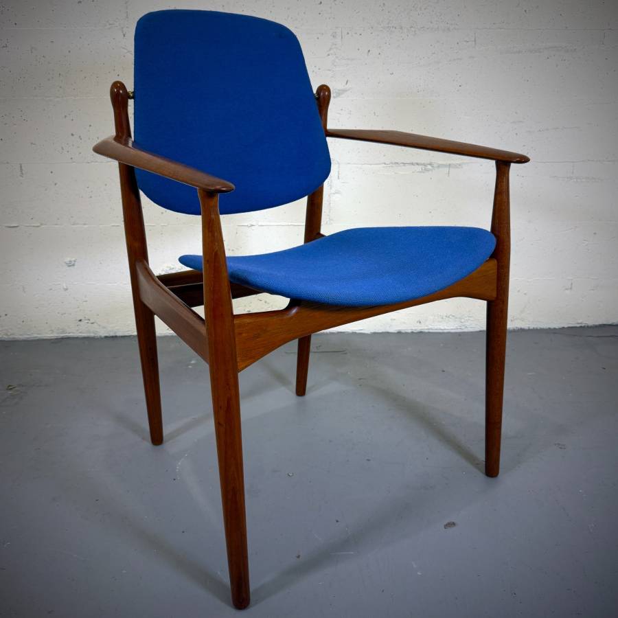 Gorgeous Arne Vodder mcm teak armchair model FD184/L made in Denmark — photograph 6 of 8