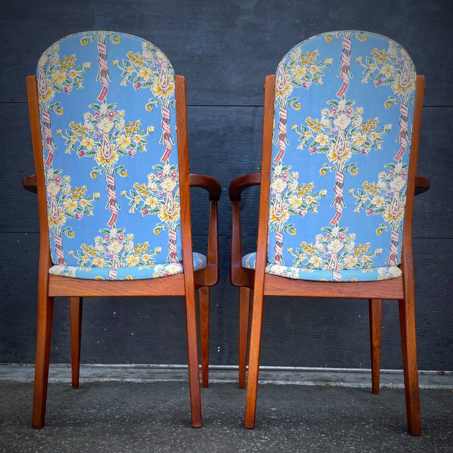Pair of mid century modern teak arm chairs — photograph 6 of 8