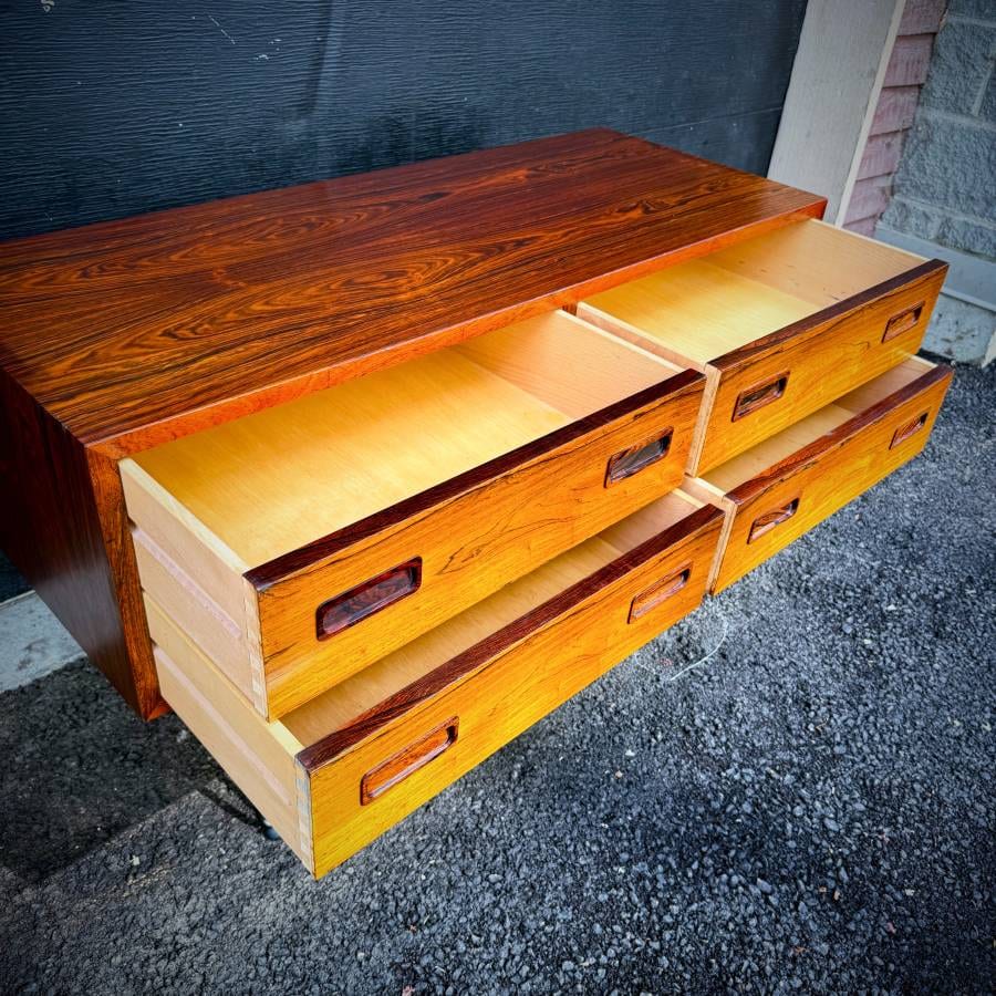 Poul hundevad danish modern rosewood atomic mcm dresser — photograph 6 of 7