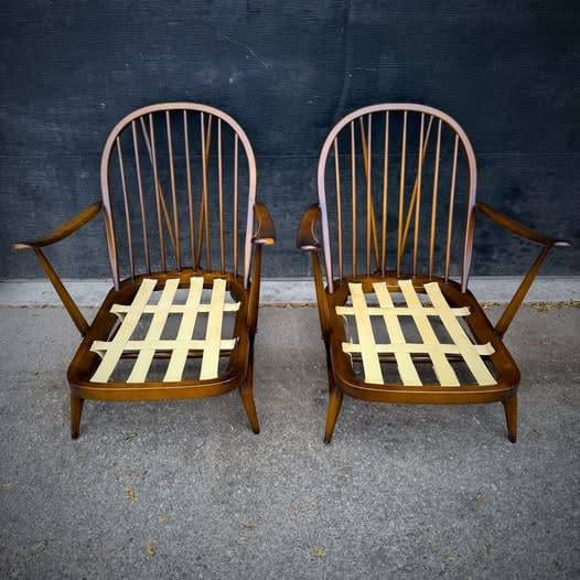 Pair of mid century modern lounge chairs and ottoman by Ercol — photograph 5 of 8