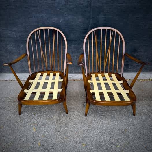Pair of mid century modern lounge chairs and ottoman by Ercol — photograph 5 of 8
