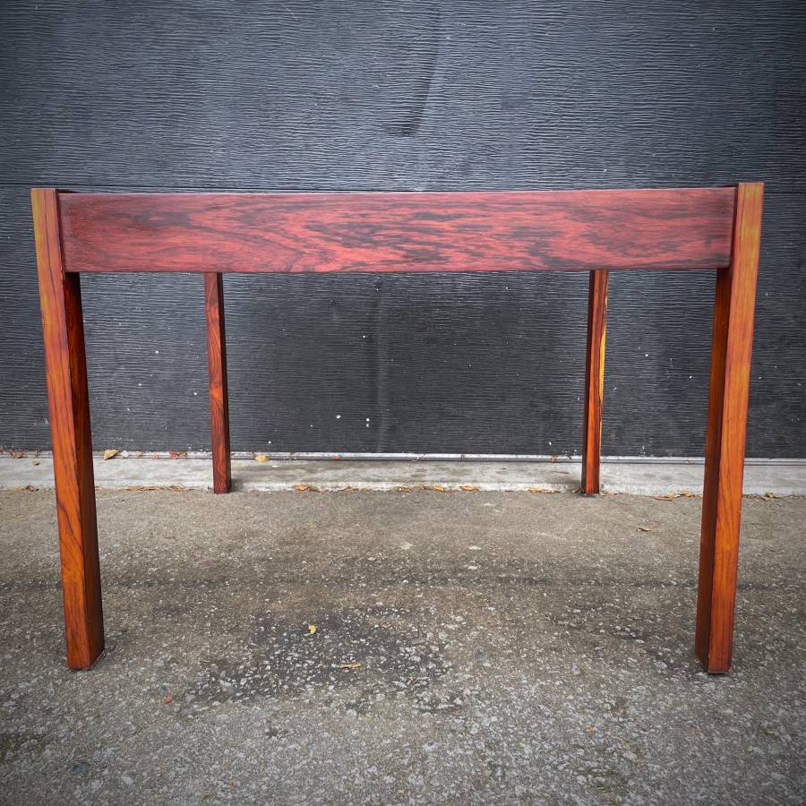 Mid century modern rosewood coffee table — photograph 2 of 6