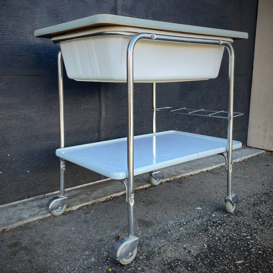 Unique vintage mcm atomic bar cart with sunken ice tray — photograph 3 of 7