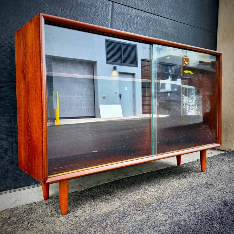 Mid century modern teak and glass cabinet — photograph 3 of 7