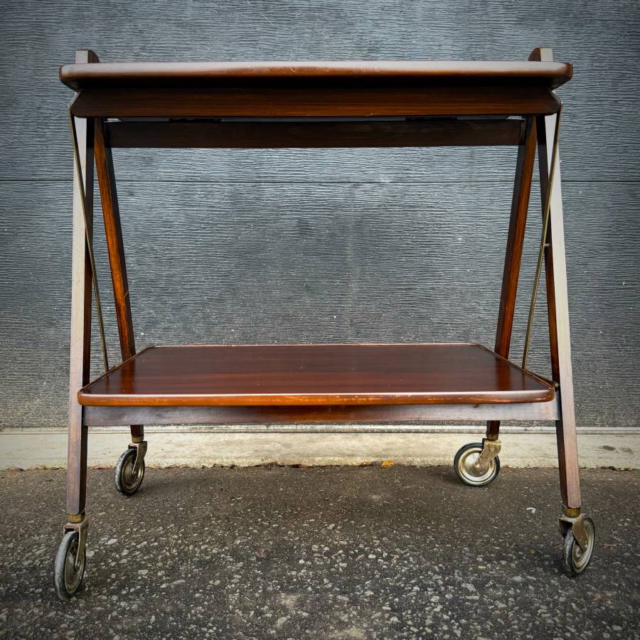 Mid century modern Scandinavian bar cart — photograph 4 of 6
