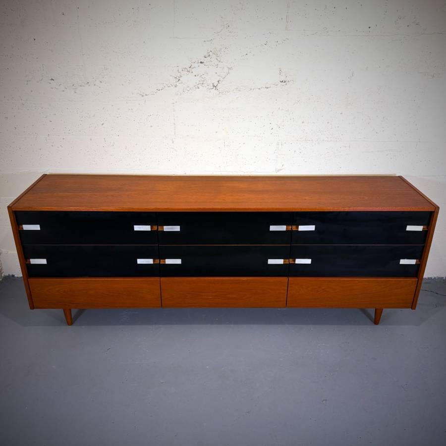 Mid century modern teak 9 drawer dresser — photograph 4 of 6