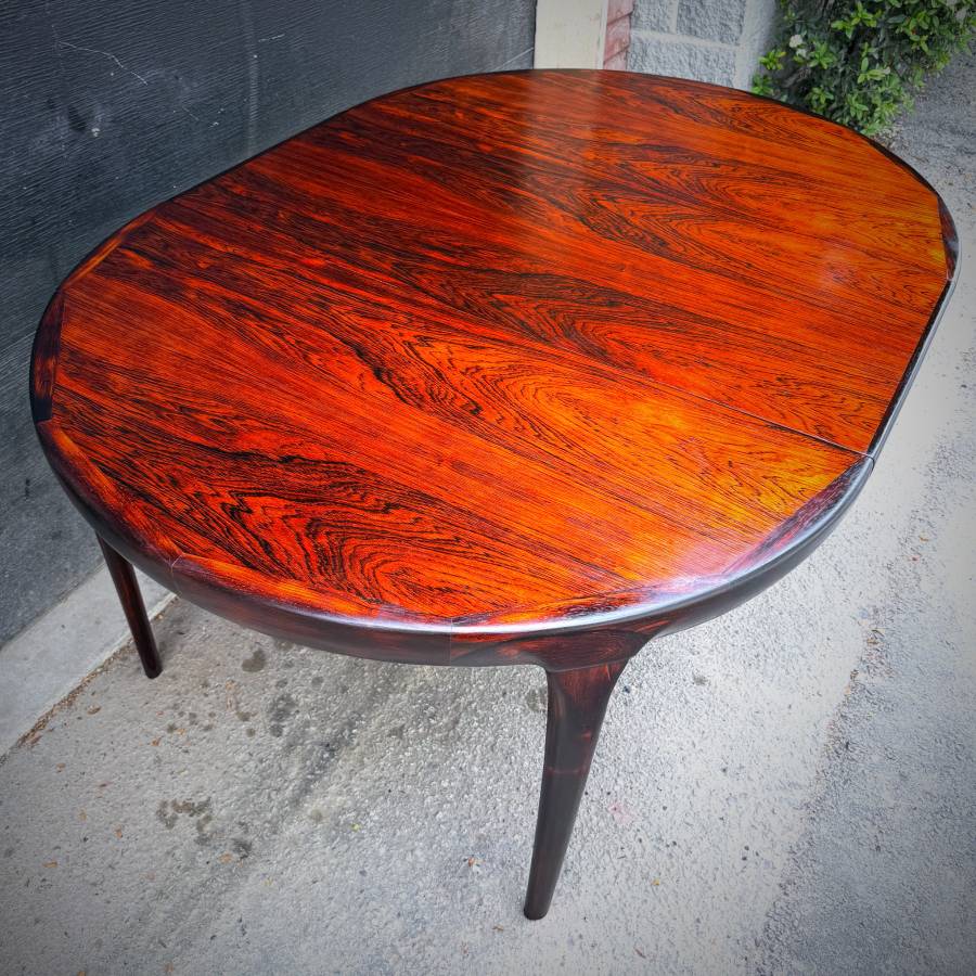 Beautiful danish modern rosewood dining table — photograph 4 of 11
