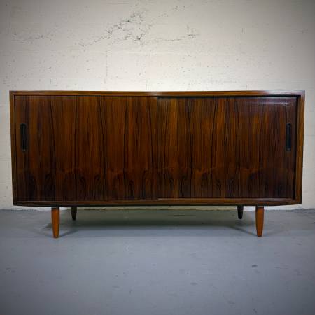 Beautiful poul hundevad danish modern rosewood credenza