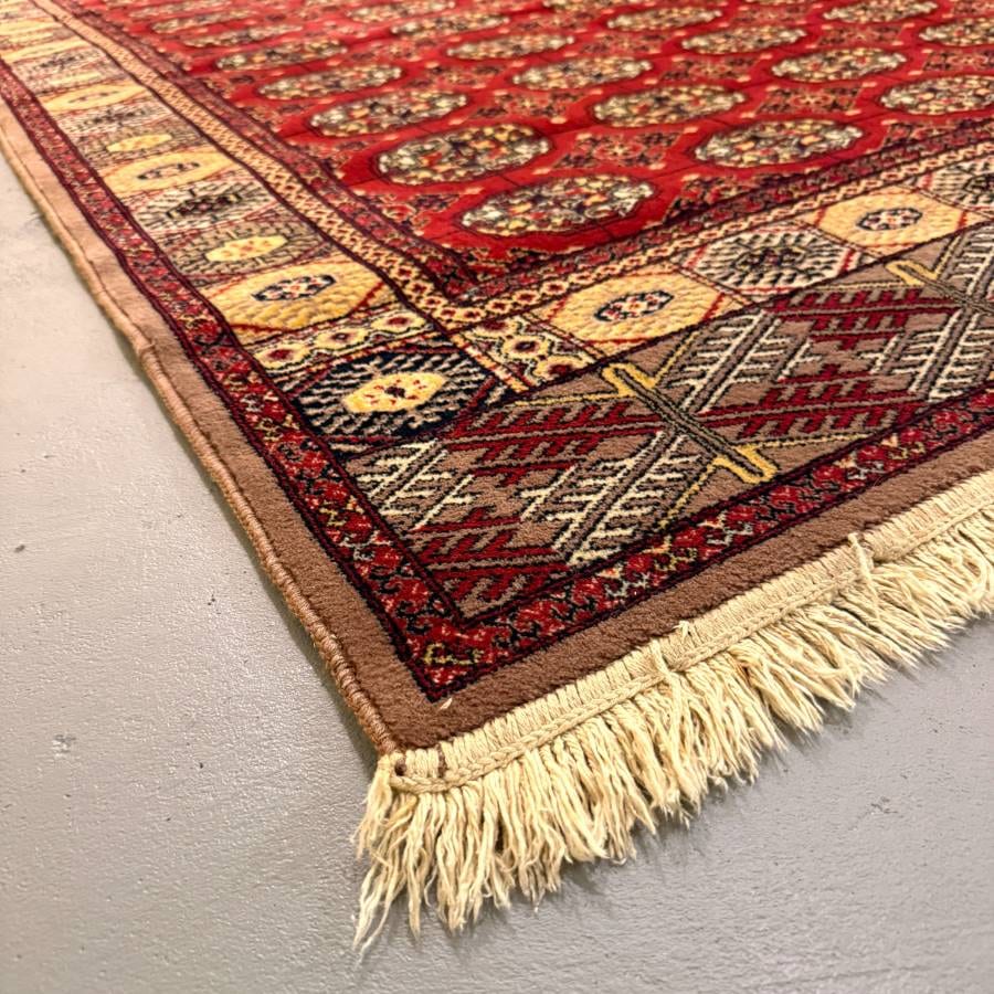 Vintage Turkish high quality wool rug made in Poland — photograph 5 of 6