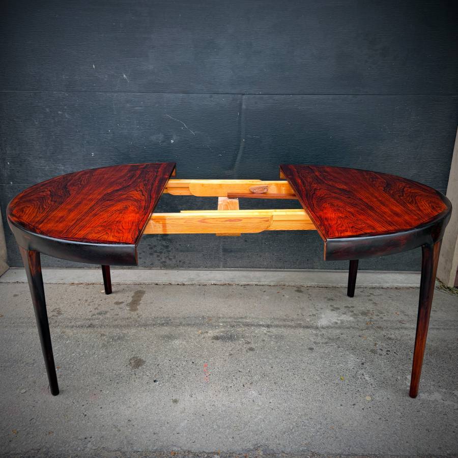 Beautiful danish modern rosewood dining table — photograph 5 of 11