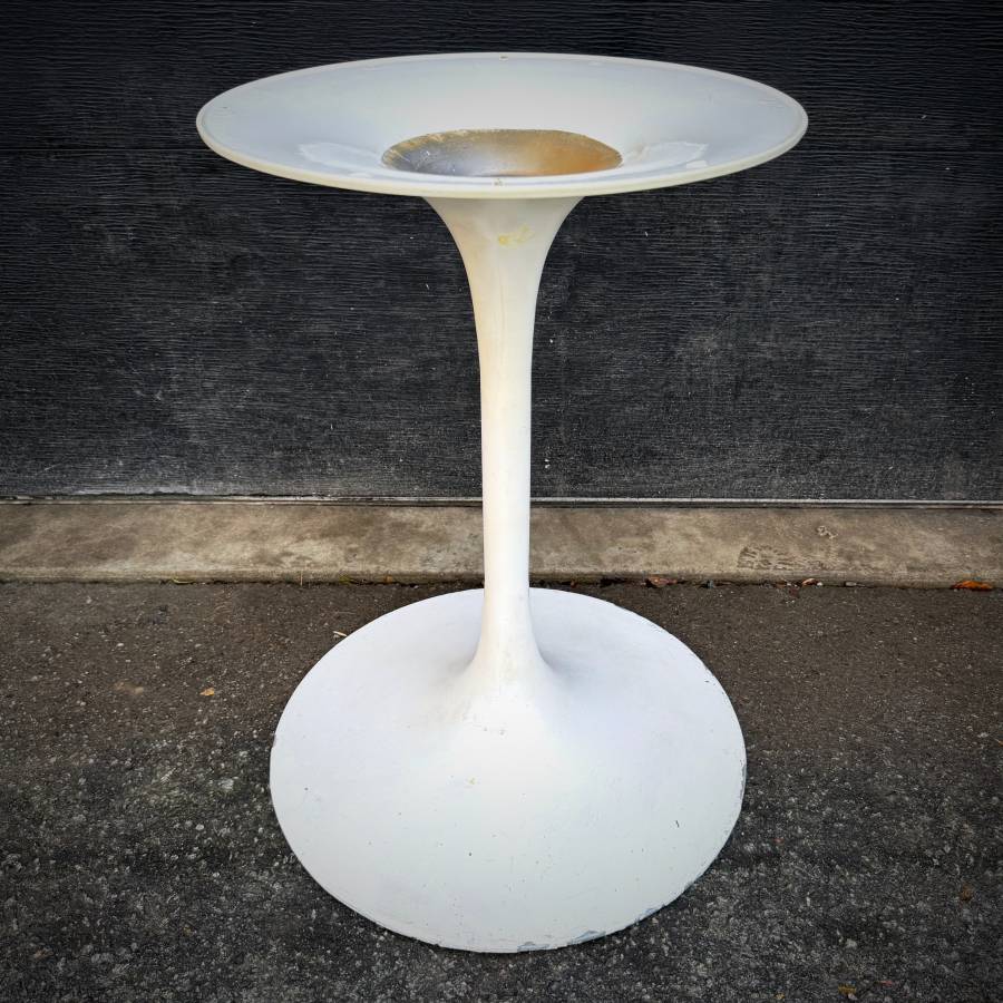 1960s Mcm Eero Saarinen style dining chairs — photograph 9 of 13