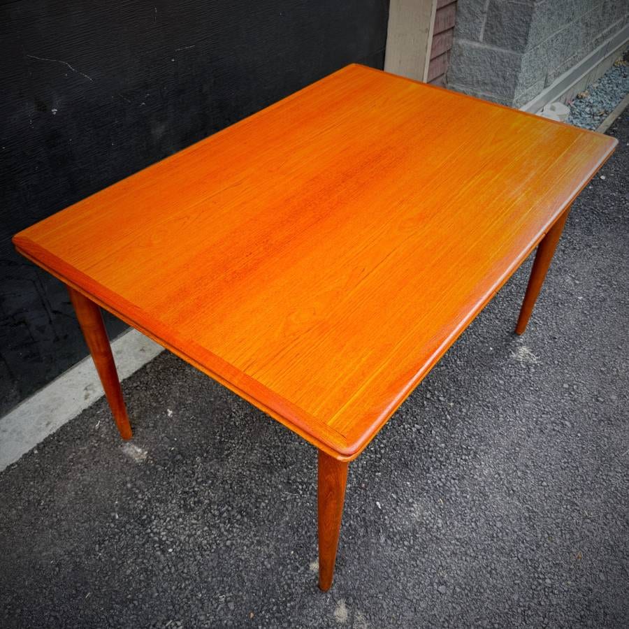 Beautiful danish modern teak dining table — photograph 4 of 7