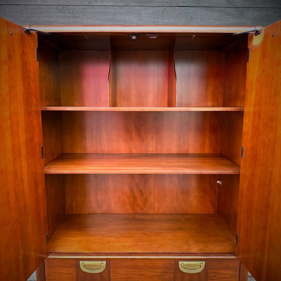 Large mid century modern rosewood chest of drawers by Deilcraft — photograph 5 of 6