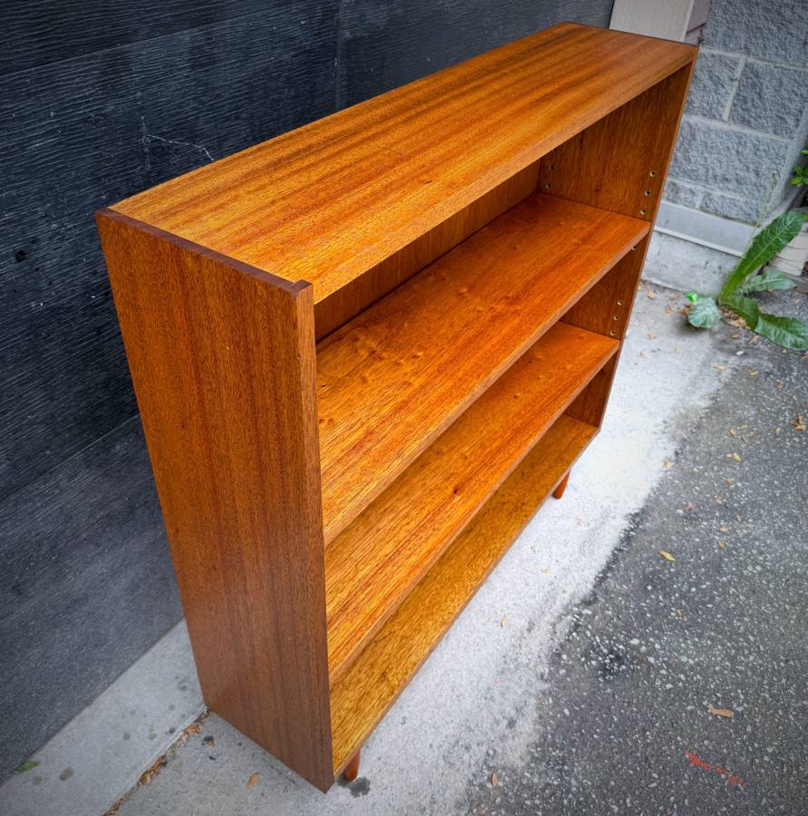 Rare solid mahogany mcm compact shelving unit — photograph 5 of 6