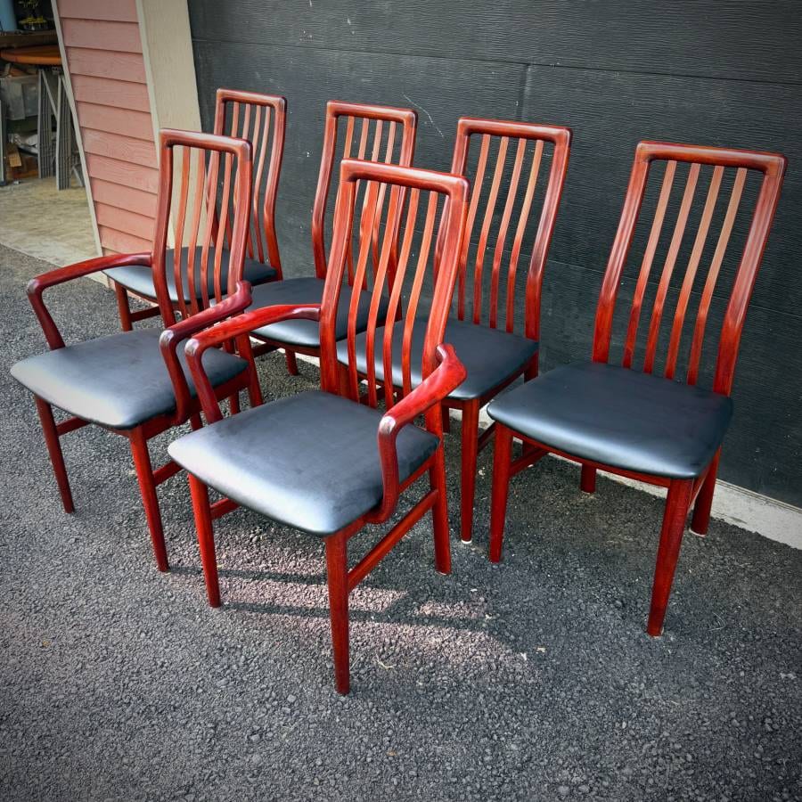 Beautiful vintage danish modern rosewood dining chairs — photograph 4 of 13