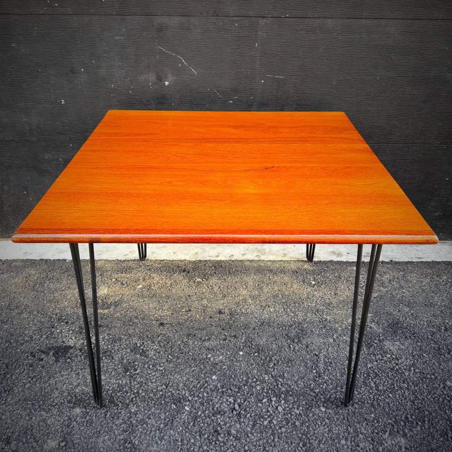 Beautiful compact solid teak vintage atomic dining table — photograph 3 of 6