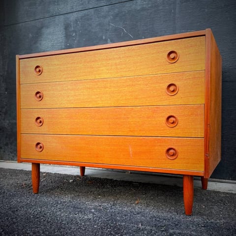 Beautiful danish modern compact teak four drawer dresser