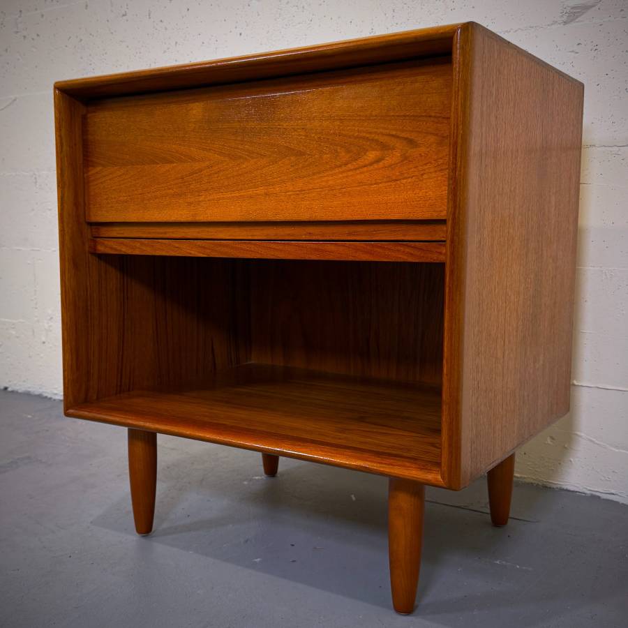 Stunning danish modern teak bedside table — photograph 2 of 6