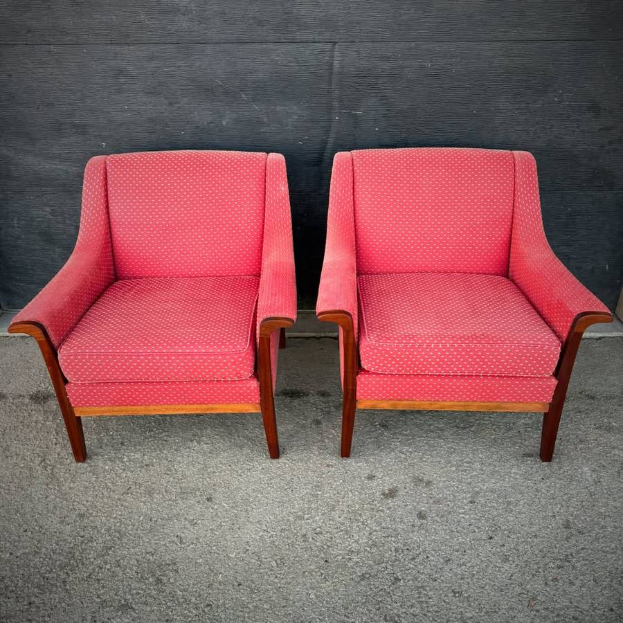 Pair of Scandinavian teak lounge chairs — photograph 4 of 9