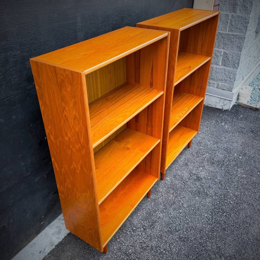 Beautiful pair of mcm teak LP bookshelves made in Denmark — photograph 5 of 6