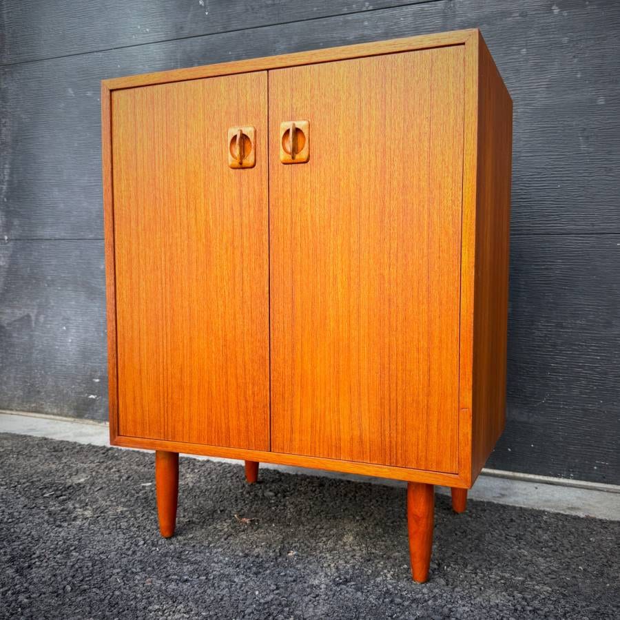 Mid century modern teak credenza — photograph 3 of 6