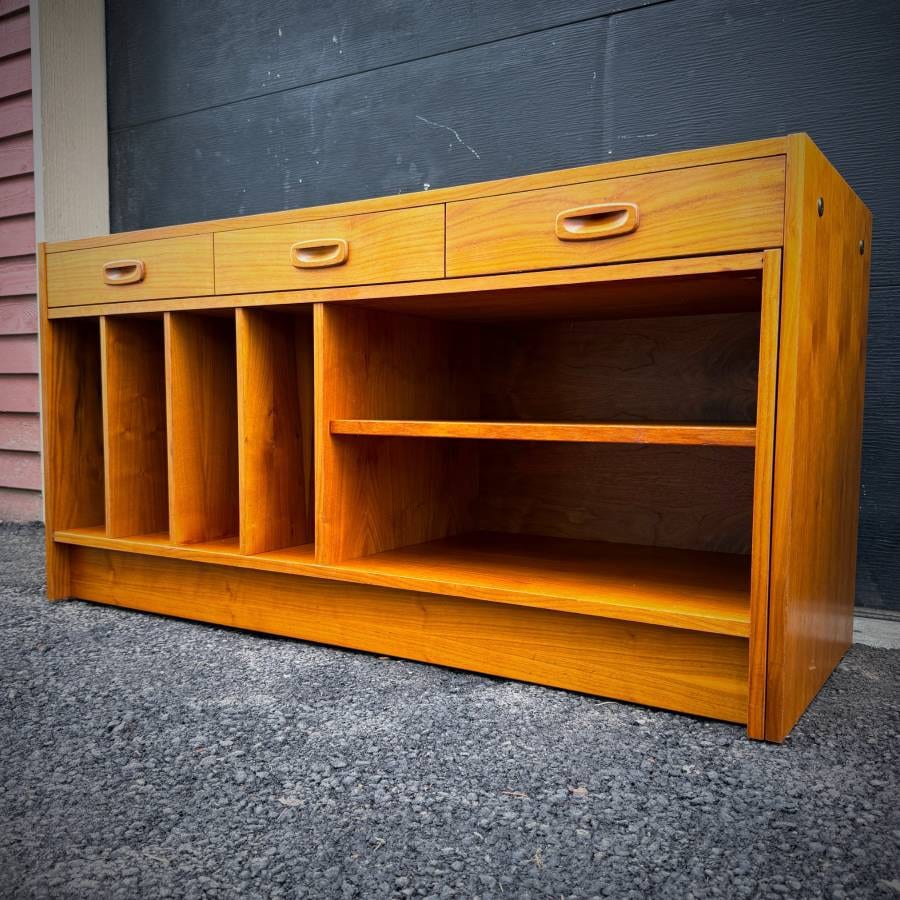 Beautiful danish modern teak extendable stereo cabinet — photograph 3 of 10