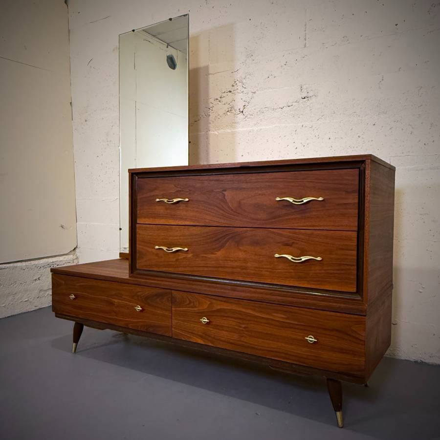Beautiful refinished mid century modern two tier dresser with mirror — photograph 5 of 6