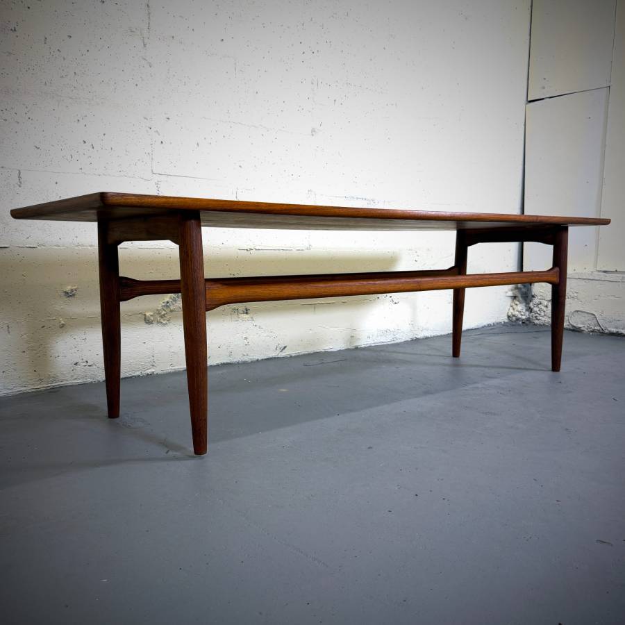 Mid century modern surfboard teak coffee table — photograph 4 of 6