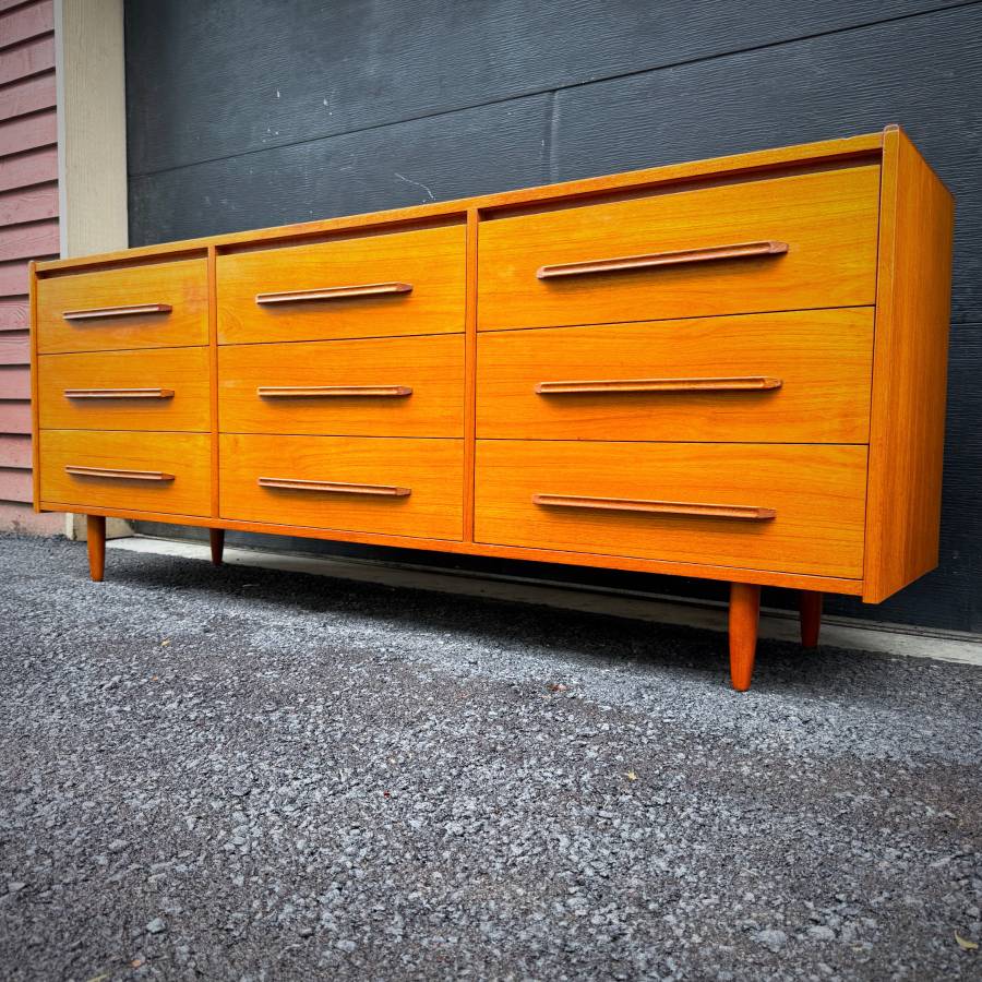 Mid century modern teak 9 drawer dresser — photograph 3 of 6