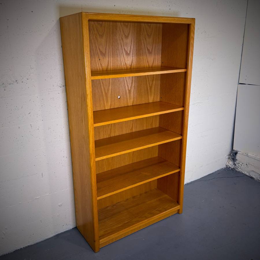 Vintage mcm oak shelving unit — photograph 4 of 5