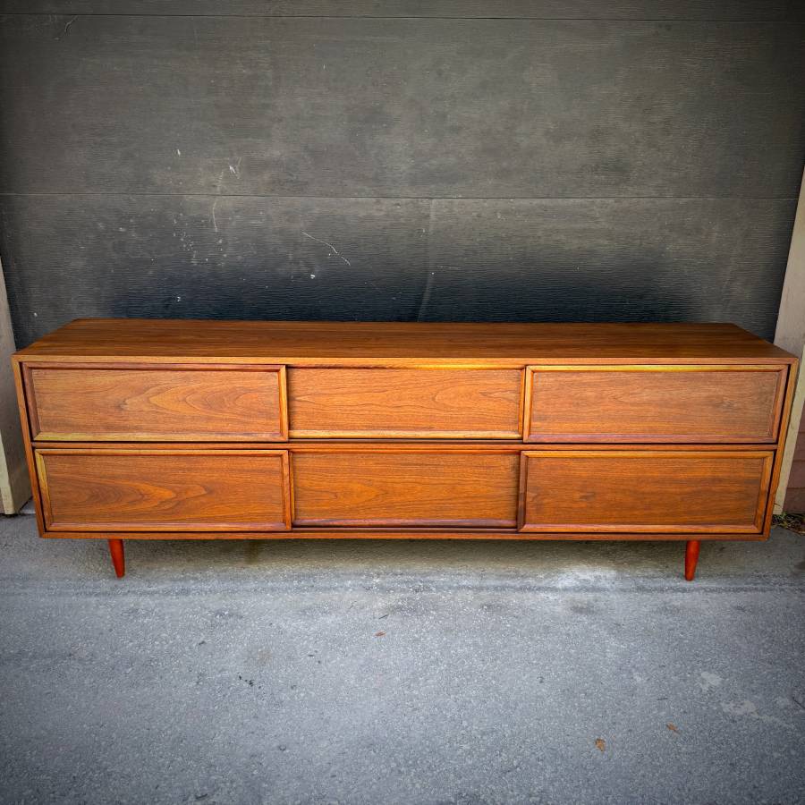 Extra long mid century modern walnut sideboard credenza — photograph 4 of 8
