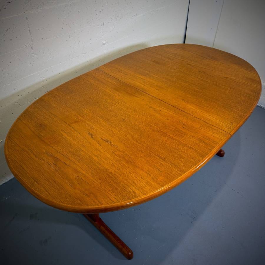 Beautiful danish modern teak oval dining table — photograph 6 of 7