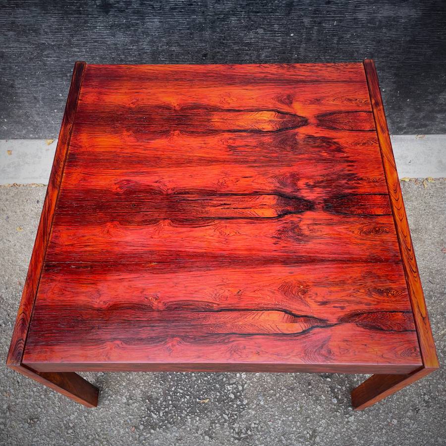 Mid century modern rosewood coffee table — photograph 5 of 6