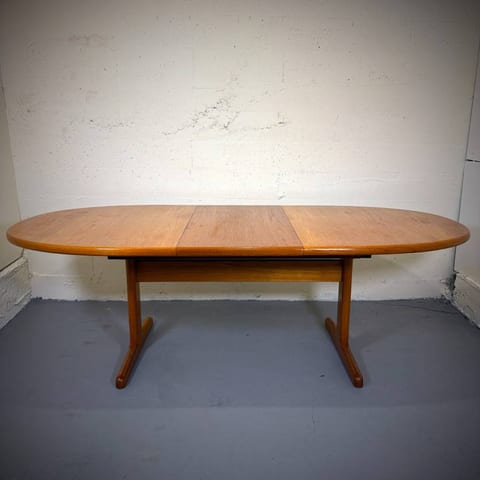 Beautiful danish modern teak oval dining table