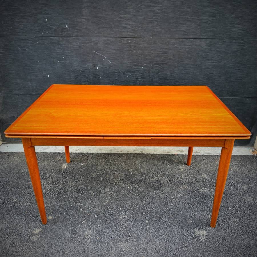 Beautiful danish modern teak dining table — photograph 2 of 7