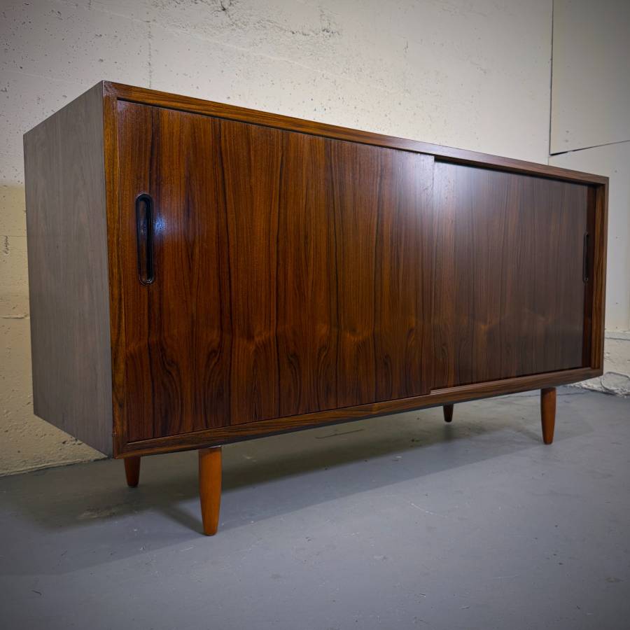 Beautiful poul hundevad danish modern rosewood credenza — photograph 2 of 7