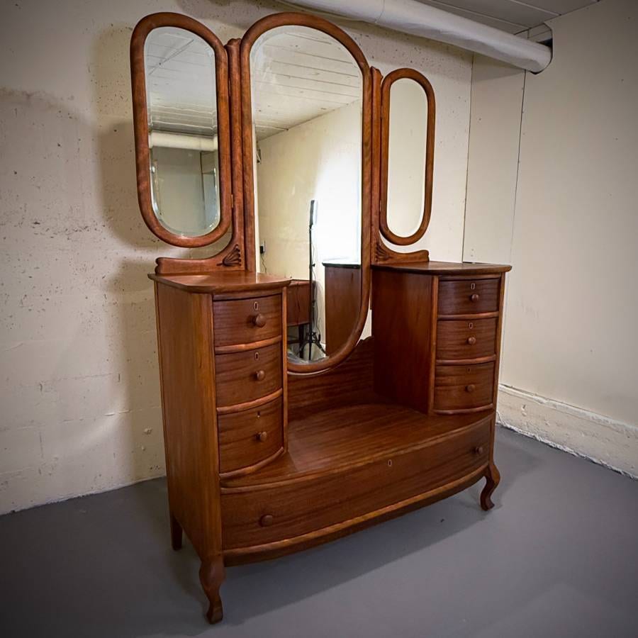 Stunning refinished vintage walnut vanity dresser with mirror — photograph 3 of 9