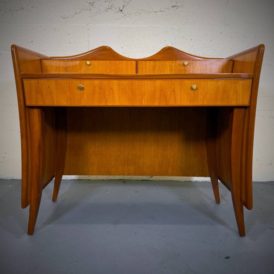 Beautiful mcm vintage teak vanity with mirror — photograph 5 of 9